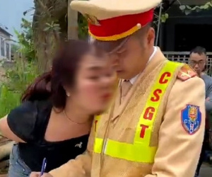 Nhân thân bất ngờ của người phụ nữ lăng mạ, đụng chạm thân thể vào CSGT