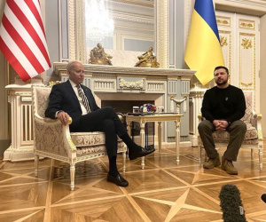 Tới Ukraine, ông Biden tuyên bố lệnh trừng phạt mới với Nga
