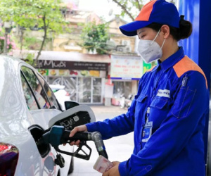 Giá xăng tiếp tục tăng vào ngày mai?