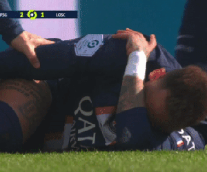 Bật khóc rời sân bằng cáng, mức độ chấn thương của Neymar thế nào?