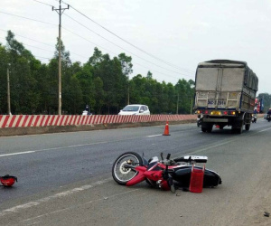 Hiện trường đôi vợ chồng tử vong, 2 phương tiện cách nhau 5 m
