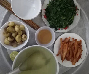 Vợ 'khóc thét' vì nhà chồng quá mức tiết kiệm, bữa ăn 5 người chỉ có 3 con cá, túi có tiền cũng không dám tiêu vì bị chê hoang phí