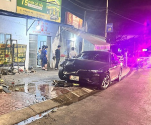 Kinh hoàng ôtô lao lên vỉa hè, tông chết người
