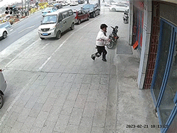 Lao vào cảnh báo nhà hàng hỏa hoạn, người đàn ông bị cánh cửa đánh bất tỉnh sau tiếng nổ đinh tai