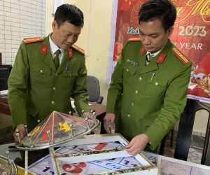 Lật tẩy mánh lới cờ bạc bịp qua trò chơi vòng quay chiếc nón kỳ diệu