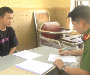 Bắt tạm giam thanh niên dàn cảnh cùng bạn gái 13 tuổi cướp tài sản
