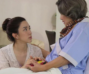 Đau xót khi mẹ chồng bệnh tật vẫn phải gắng gượng "cứu" ngôi nhà