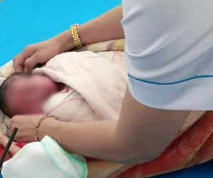Kon Tum: Phát hiện một bé sơ sinh bị bỏ rơi trước nhà dân