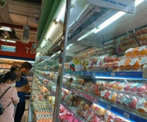 Giữa lúc cam sành đang được 'giải cứu', người tiêu dùng vẫn thích mua cam ngoại