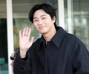 Rộ tin 'tổng tài' Park Seo Joon vòi tiền fan, nam tài tử lên tiếng và lộ diện với biểu cảm bất ngờ sau ồn ào