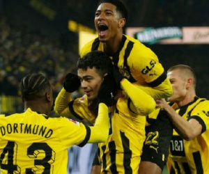 Dortmund vươn lên chiếm ngôi đầu của Bayern