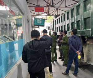 Nhận 'bôi trơn' 15 triệu để đăng kiểm xe tải cải tạo thành xe cẩu, Phó Giám đốc vào lò
