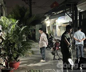 Người phụ nữ bán thịt heo bị kẻ lạ mặt chặn đường tạt dung dịch nghi axit, tử vong