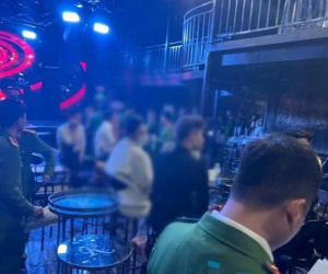 13 nam thanh nữ tú 'thác loạn' trong quán bar, cảnh sát ập vào cảnh tượng kinh hãi
