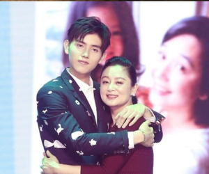 Điêu Thuyền kinh điển màn ảnh suy sụp sau vụ con trai 'Thái tử showbiz' bị tung ảnh giường chiếu với fan
