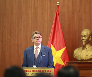 HLV Troussier sẽ dùng chiêu Erik ten Hag đang thành công ở MU