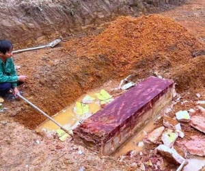 Đào móng làm nhà, phát hiện quan tài cổ 'trong quan ngoài quách'