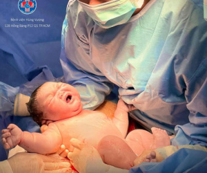 Bé trai nặng gần 5,8kg chào đời tại TP.HCM