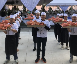 Những hình ảnh chưa từng hé lộ về bữa tiệc cua hoàng đế tại đám cưới gây 'sốt' ở Bắc Ninh