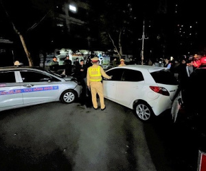 Ô tô đâm liên hoàn vào 4 xe khác trong khu đô thị ở Hà Nội