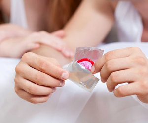 Thử đổi gió, bao cao su 'gai góc' tụt sâu trong 'vùng kín' cô gái trẻ ở Hà Nội