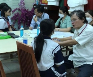 Tìm ra nguyên nhân khiến hàng trăm học sinh ở TP.HCM đồng loạt sốt, chóng mặt