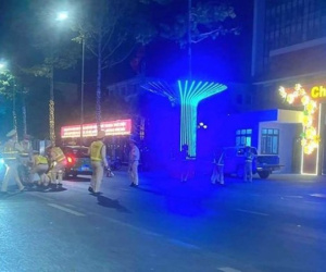 Bắt thanh niên 19 tuổi cố tình tông xe máy làm gãy chân cán bộ Cục CSGT