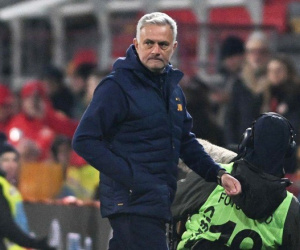 HLV Mourinho trả giá đắt sau màn xúc phạm và gây gổ trọng tài