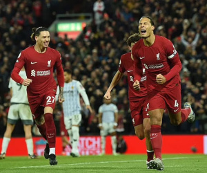 Ghi 2 bàn trong 4 phút, Liverpool vào Top 6