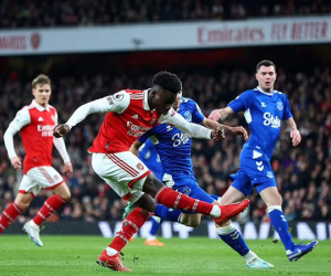 Pháo nổ rền vang, Arsenal cắt đuôi Man City