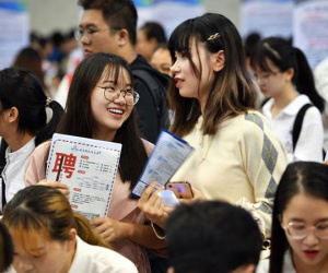 Người trẻ đất nước tỷ dân ưu tiên tìm công việc 'hạnh phúc'
