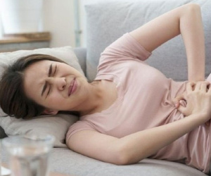 Đi khám vì đau bụng tưởng rối loạn tiêu hóa, cô gái 19 tuổi 'ngất xỉu' khi nhận kết quả ung thư buồng trứng ác tính