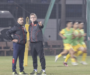ĐT U23 Việt Nam tập buổi đầu tiên dưới sự điều hành của tân HLV trưởng Philippe Troussier