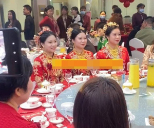 Ba chị em giống hệt nhau cùng tổ chức đám cưới, ai cũng nửa đùa nửa thật lo 3 chú rể nhận nhầm vợ