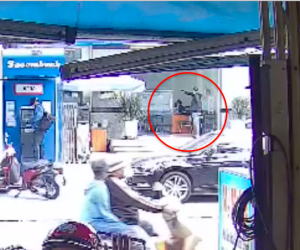 Nam thanh niên cầm vật giống súng xông vào ngân hàng ở TPHCM