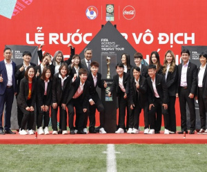 HLV Mai Đức Chung chia sẻ xúc động khi dự lễ rước Cúp vàng World Cup tại Việt Nam