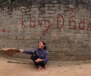 Xôn xao hình ảnh bà Tân Vlog vỡ nợ 3 tỷ, phải đi ăn xin