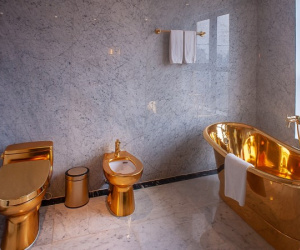 Bên trong khách sạn dát vàng cả bể bơi, toilet được rao bán 6000 tỷ đồng