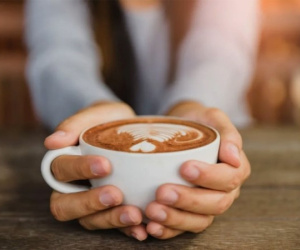 Lý do không nên uống quá 2 cốc cà phê mỗi ngày