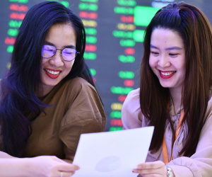 Cổ phiếu bất động sản đồng loạt tăng trần sau quy định 'gỡ' áp lực trái phiếu