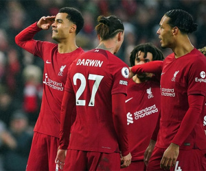 Thua thảm Liverpool, MU đang bay cao rơi thẳng xuống đất