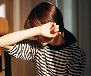 Ám ảnh vì bị lạm dụng tình dục từ bé, cô gái trẻ nhiều lần rạch tay tự sát