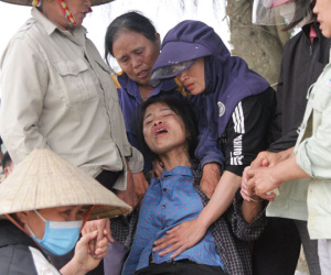 Vụ 3 mẹ con tử vong trên đường đến trường: 'Mẹ gọi sao con không dậy con ơi'