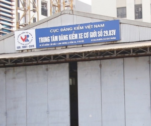 Công an khám xét Trung tâm Đăng kiểm 29-03V tại Đống Đa, Hà Nội