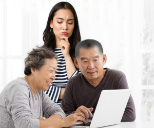 Rủ bố mẹ cùng thi sau đại học để hiểu áp lực học hành như thế nào, cô gái nhận kết quả 'đắng' khiến dân mạng cười nghiêng ngả