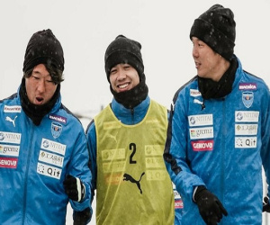 Công Phượng ngồi dự bị hết trận, Yokohama FC thua ngược Sanfecce Hiroshima