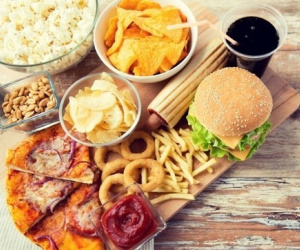 Những thực phẩm ‘tàn phá’ tuổi thọ, khiến bạn lão hóa nhanh khủng khiếp
