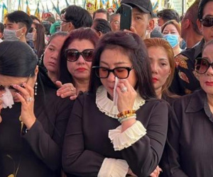 Lễ đưa tang NSƯT Vũ Linh: Các con nuôi tề tựu, dàn nghệ sĩ khóc đưa tang