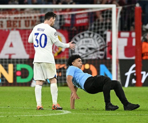 Messi bị chế nhạo 'không bằng fan bị trượt ngã' sau trận thua Bayern