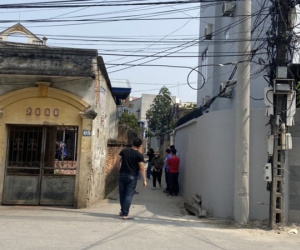 'Yêu râu xanh' khoan thủng tường để nhìn trộm bé gái 8 tuổi tắm